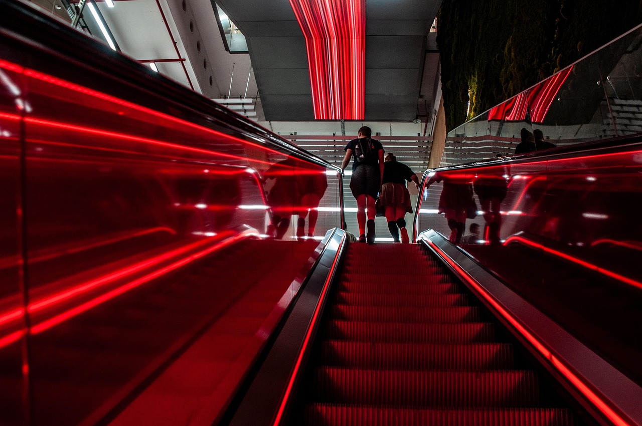 Prioritizing Casino Safety: Lawsuit Filed Against Flamingo Las Vegas After Escalator Incident | 10BET - Image