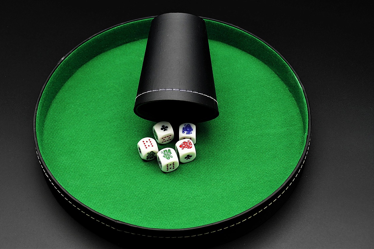 Online Poker vs. Live Poker: Which Format is Right for You? - Image
