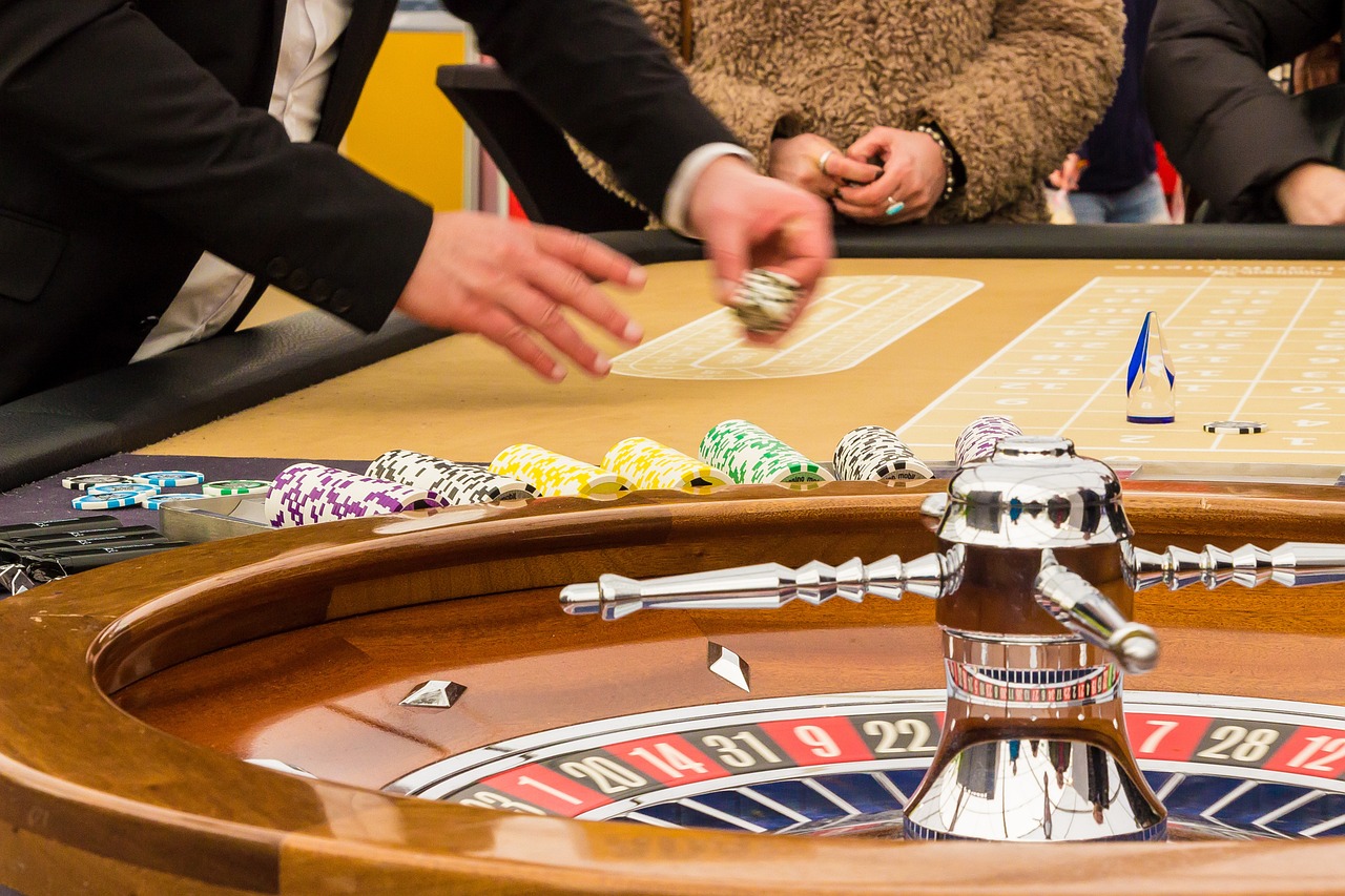 Roulette Strategies: The Best Ways to Play in a Casino vs. Online - Image