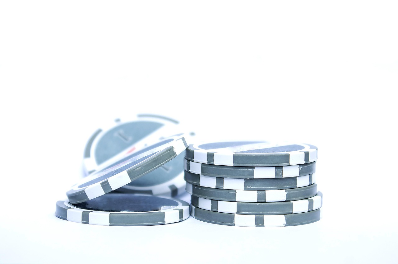 Online Poker vs. Live Poker: Which Format is Right for You? - Image