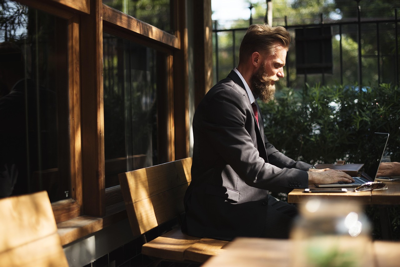 Building a Successful Online Betting Community: Tips for Creating Your Own Forum | 10BET - Image