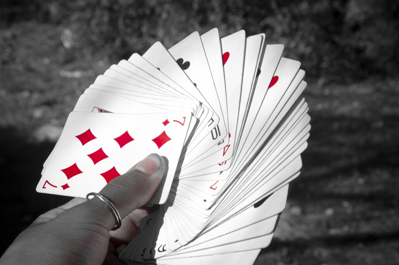 Online Poker vs. Live Poker: Which Format is Right for You? - Image