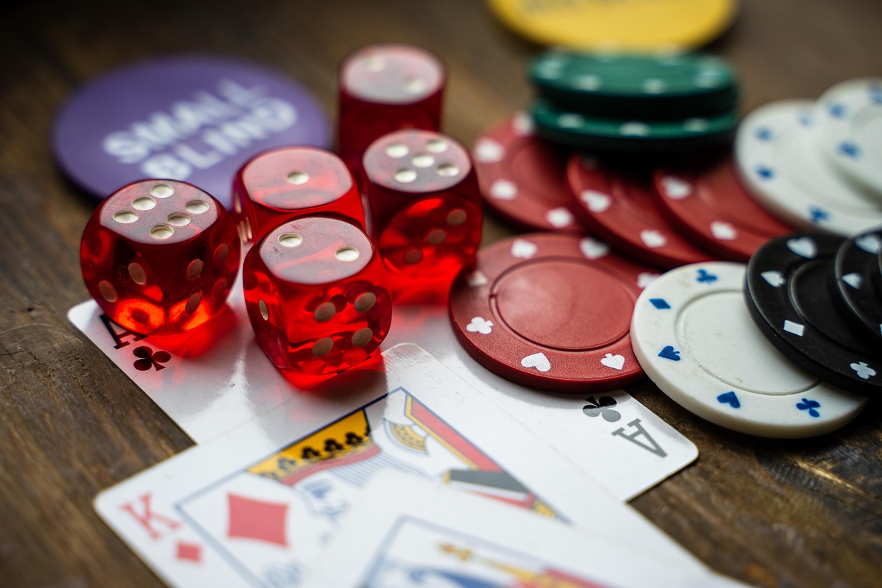 From Ponzi Schemes to Gambling Addiction: The Downfall of Ex-NFL Linebacker John Leake - Image