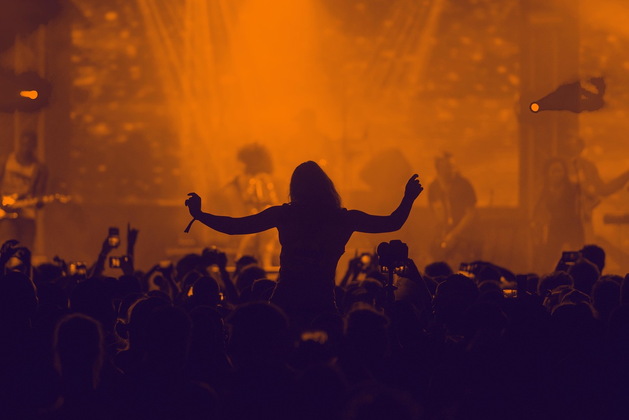 Las Vegas Casinos Music Update: Vince Neil Reveals Mötley Crüe Residency Delay and Spheres First Latin Artist | 10BET - Image